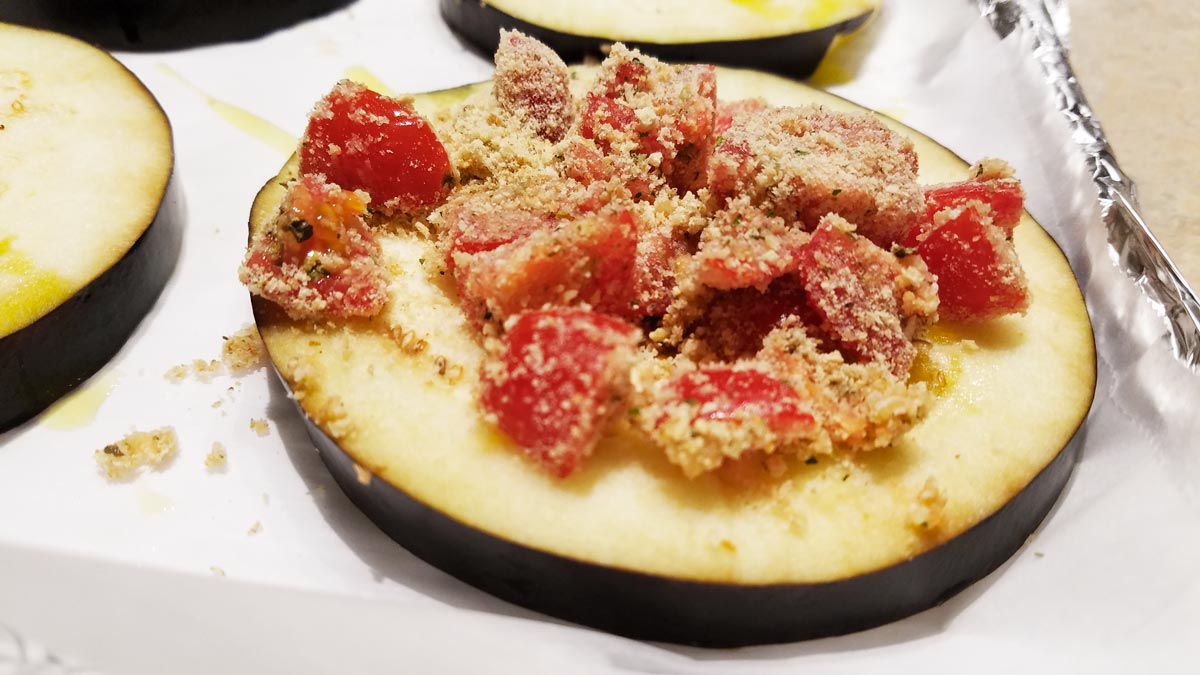 Melanzane.gratinate, melanzane sulla leccarda pronte per il forno