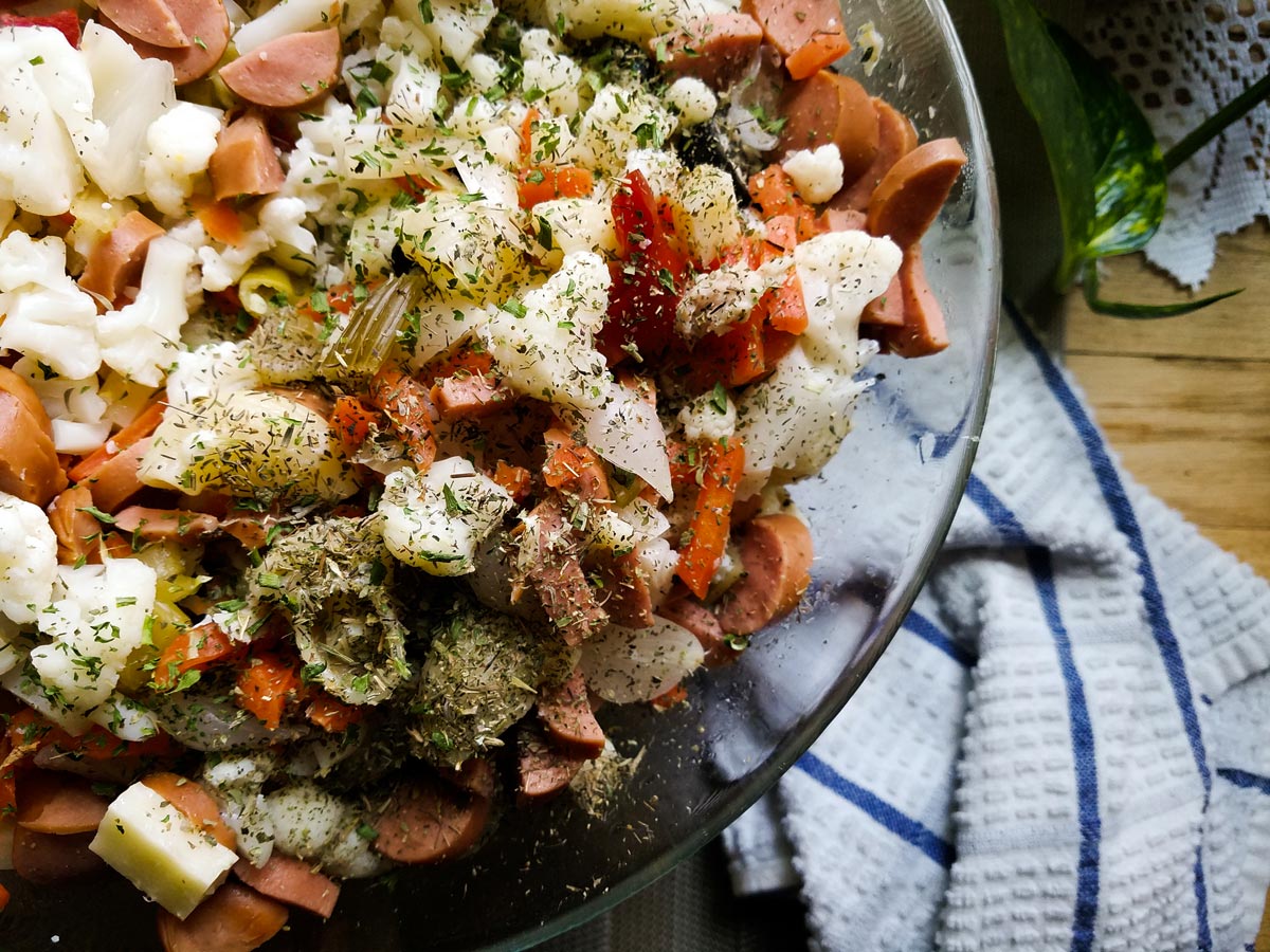 Lumache di pasta in insalata estiva