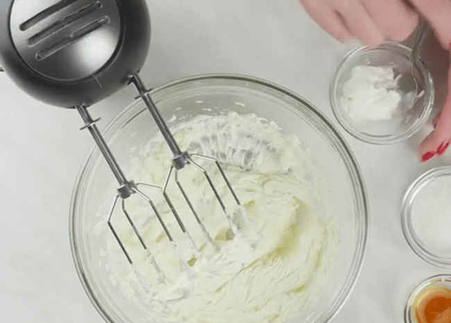 Red Velvet cheesecake cupcake