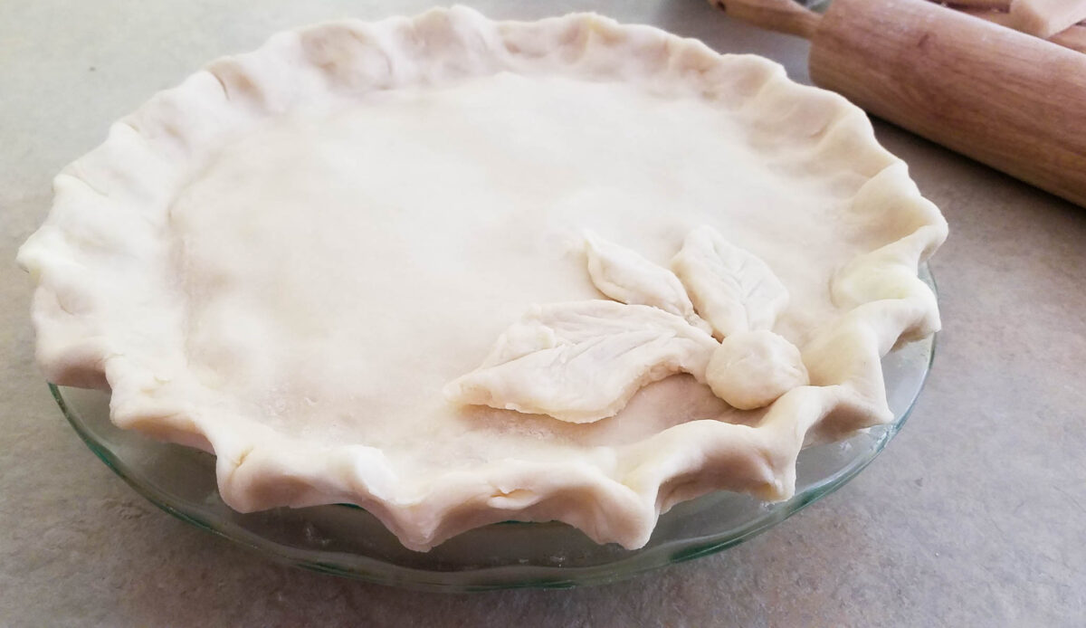 Apple pie pronta per essere messa in forno.