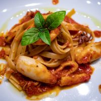 Linguine con seppioline e calamari