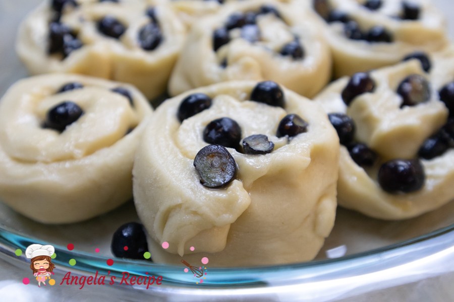 lemon blueberry rolls