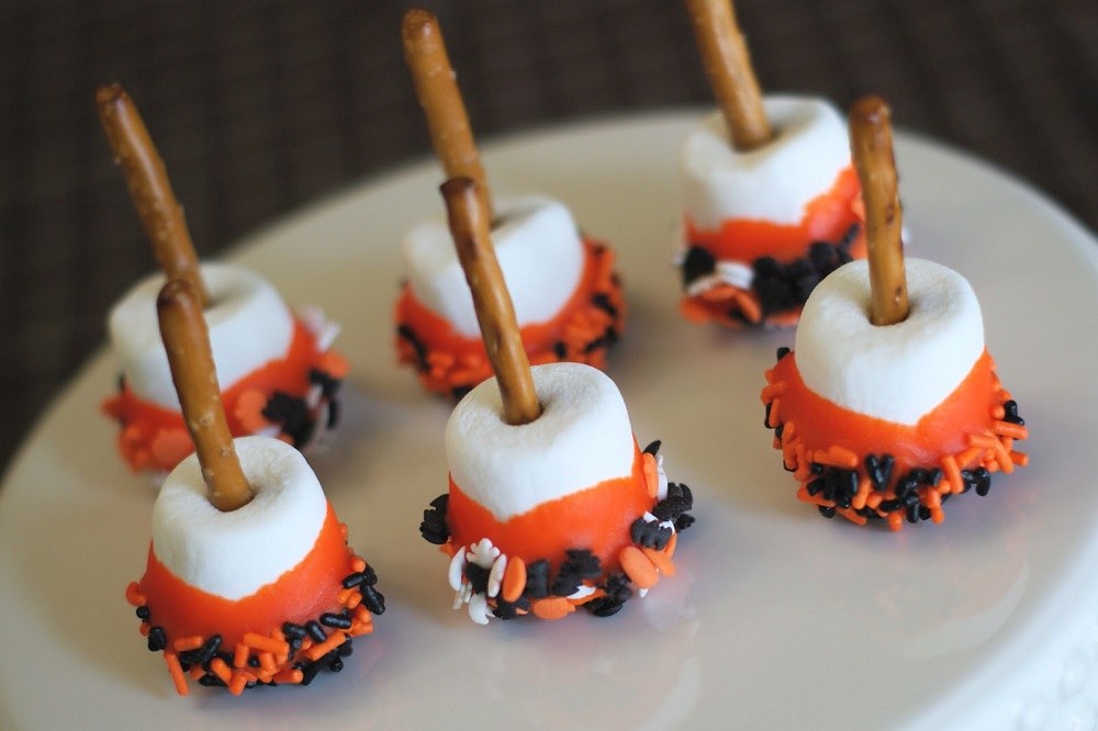 Halloween marshmallow pops