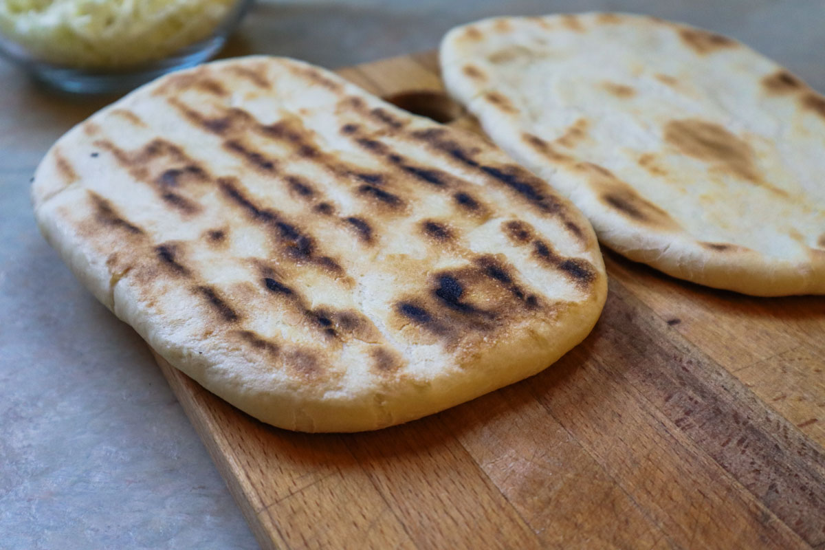 Focacce in padella cotte al punto giusto pronte per essere farcite