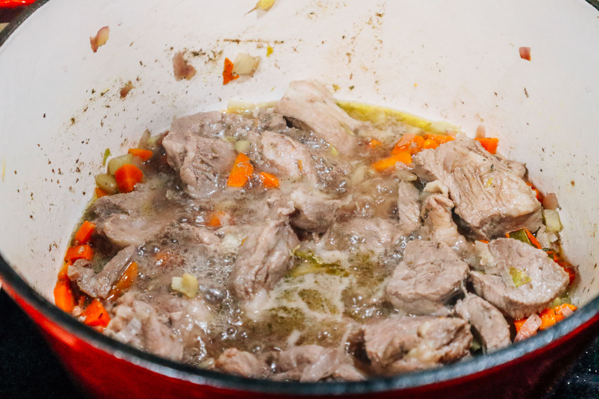 Lenticchie di Capodanno, soffritto a metà cottura con carne.