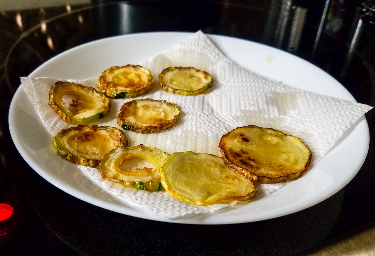 Zucchine verdi fritte in olio di semi