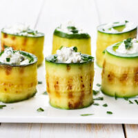 Rotoli di zucchine grigliate con Philadelphia ed erbe fresche