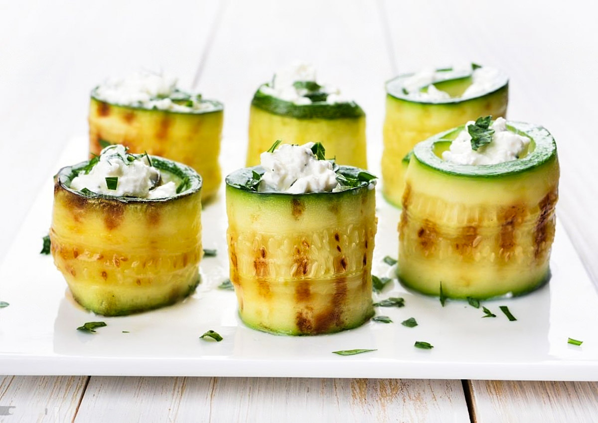 Rotoli di zucchine grigliate con Philadelphia ed erbe fresche