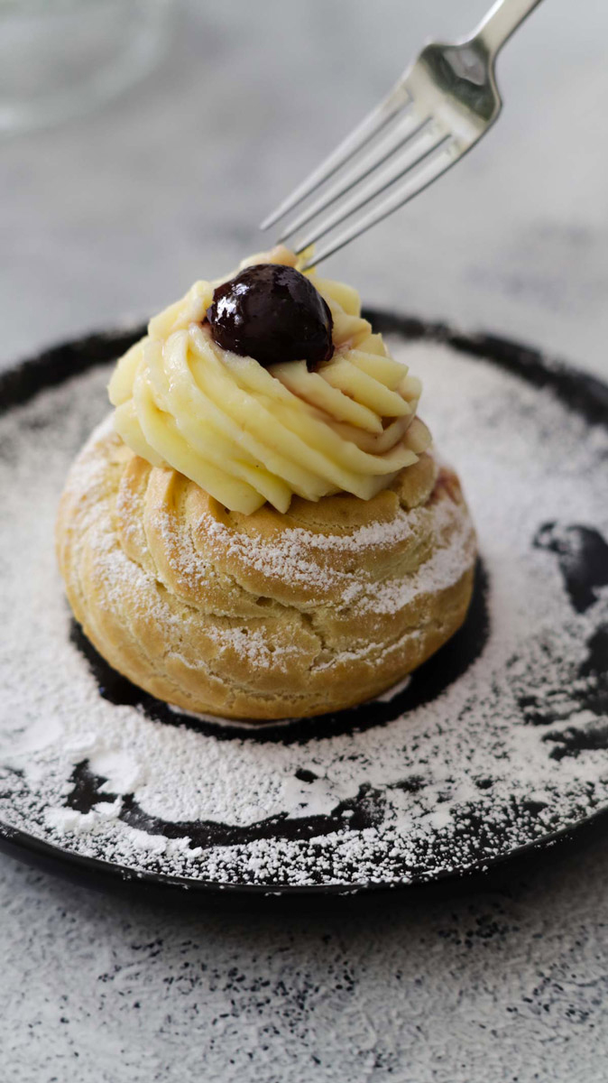 Zeppole di san Giuseppe al forno pronte a essere servite.