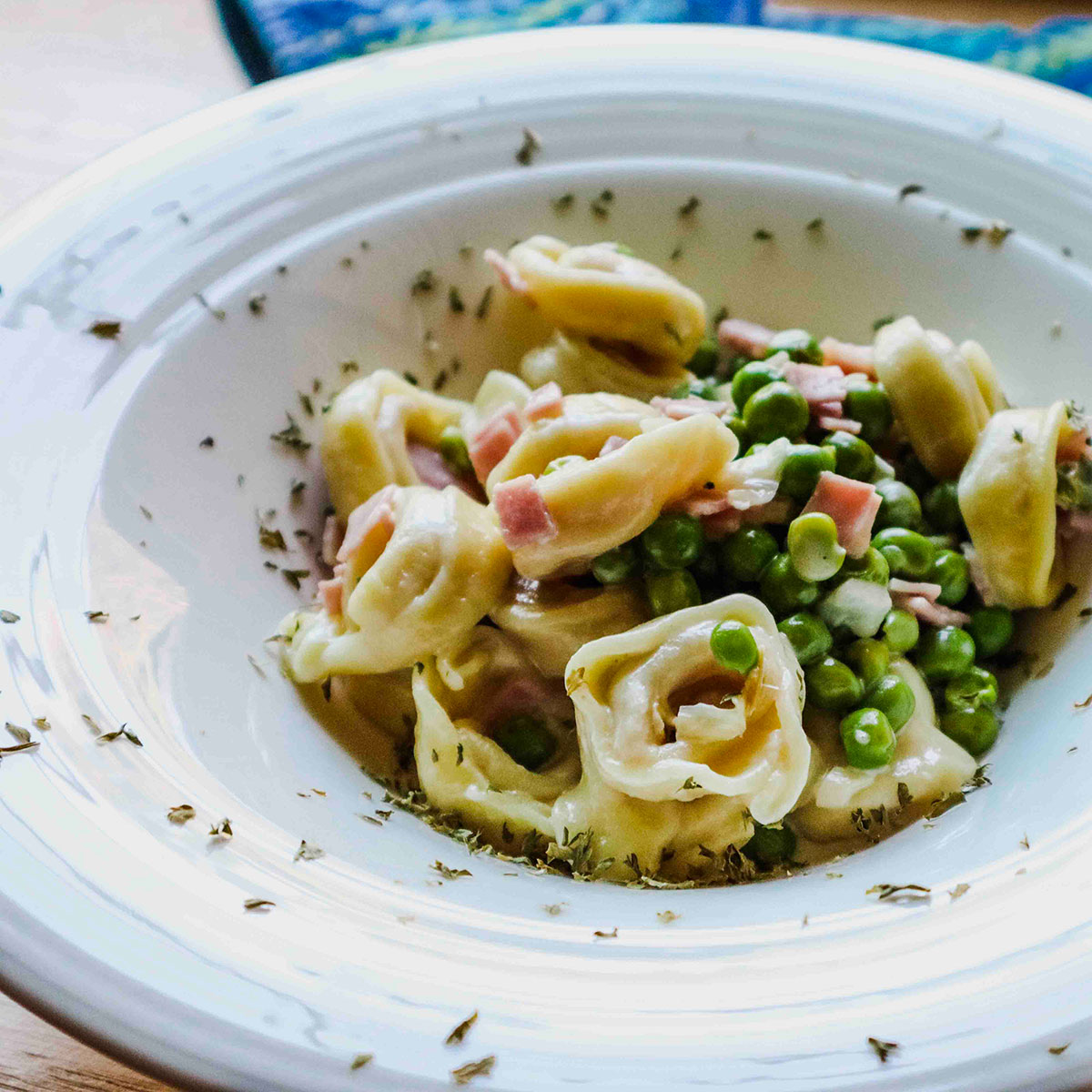 Tortellini panna prosciutto e piselli